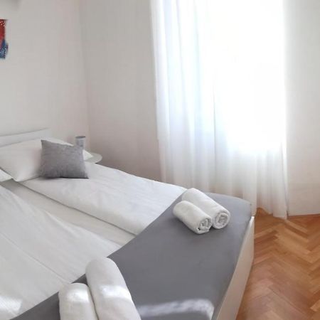 Apartments B&M Sezana Bagian luar foto