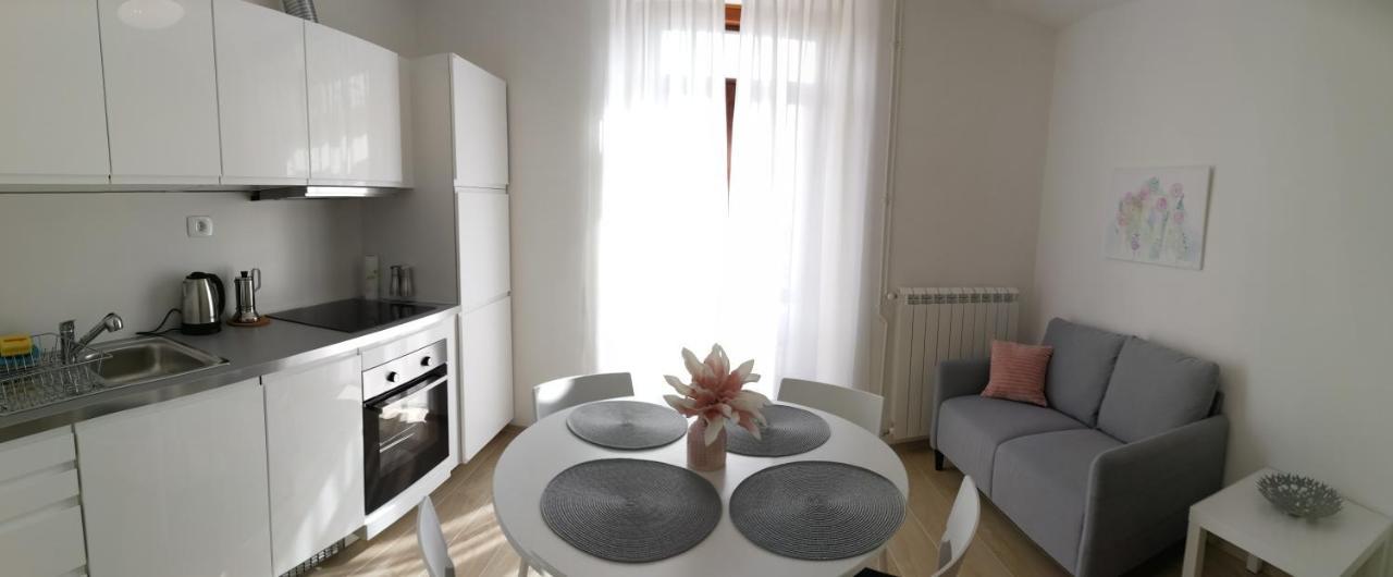 Apartments B&M Sezana Bagian luar foto